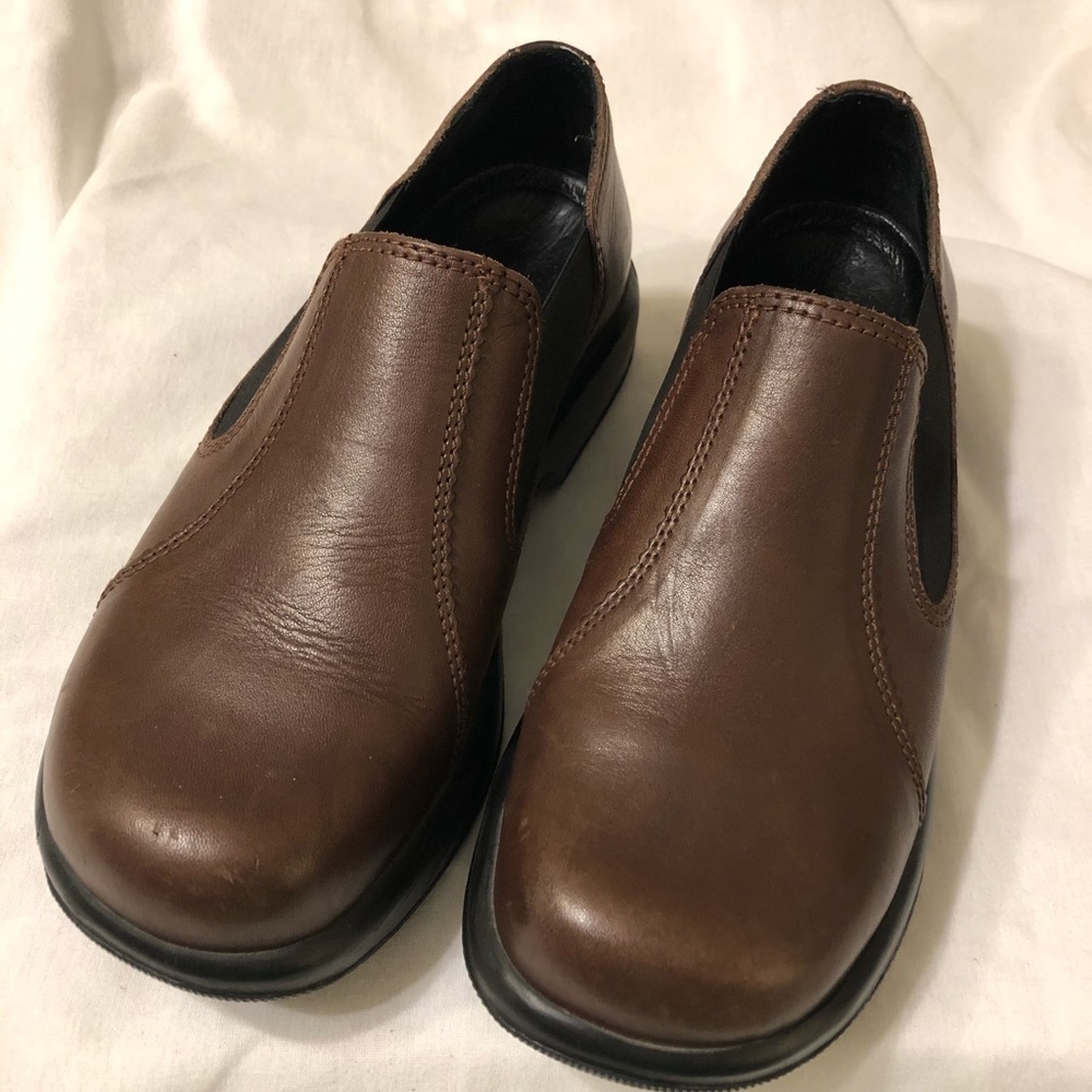 Ladies Leather Dansko Shoes